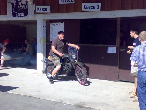 MTX kann man auch mit Klamotten fahren