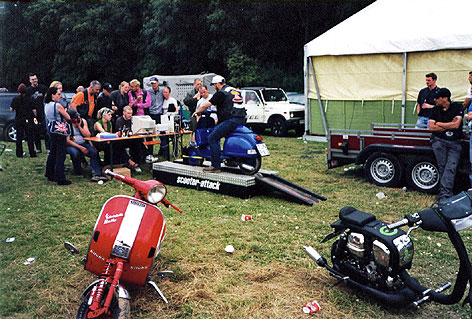 Scooterrun Harlekins, Borchen